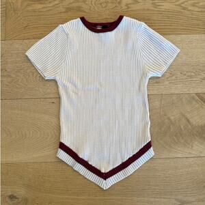 Windsor - V Hem Short Sleeve Crew Neck Rib Knit Top in Beige & Red